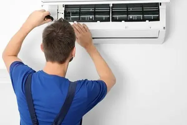 Quiénes somos haciendo mantenimiento en Tijuana